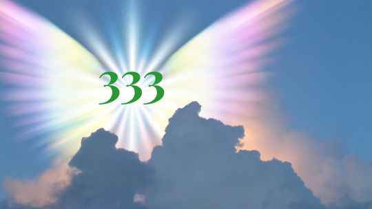 Co oznacza liczba 333 w ezoteryce i kulturach