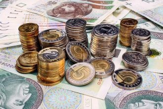 Polacy masowo wypłacają środki z PPK