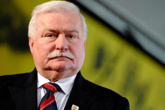 Lech Wałęsa poleciał do USA, by dorobić do emerytury
