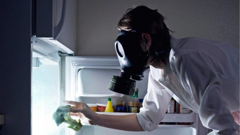 Dowiedz się, jak szybko usunąć zapach z lodówki, stosując naturalne metody i bezpieczne środki chemiczne. Skuteczne sposoby czyszczenia i profilaktyki.