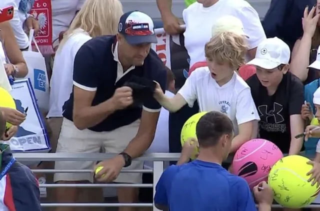 Skandal na US Open: Piotr Szczerek i czapka dziecka