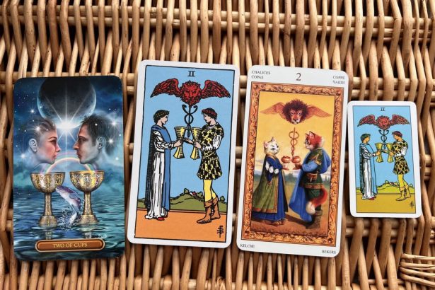 Dwójka Kielichów Tarot: znaczenie i połączenia kart