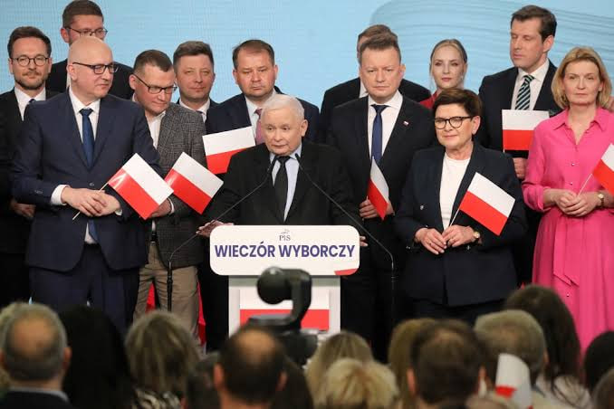 PiS znów na prowadzeniu w sondażach