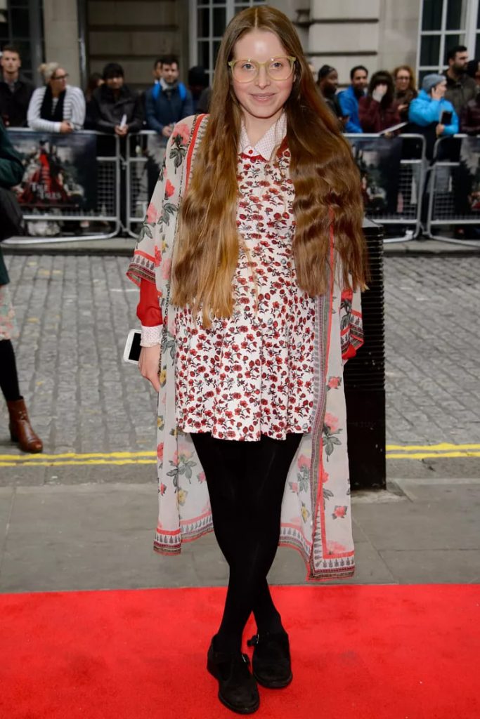 Dlaczego Jessie Cave założyła konto na OnlyFans: powody i cele