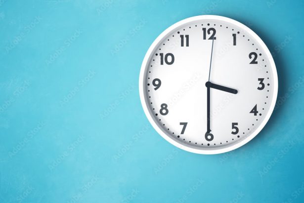 Co oznacza lustrzana godzina 03:30? Interpretacje numerologiczne