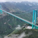 Najwyższy most w Chinach – Huaijang Canyon Bridge w Guizhou