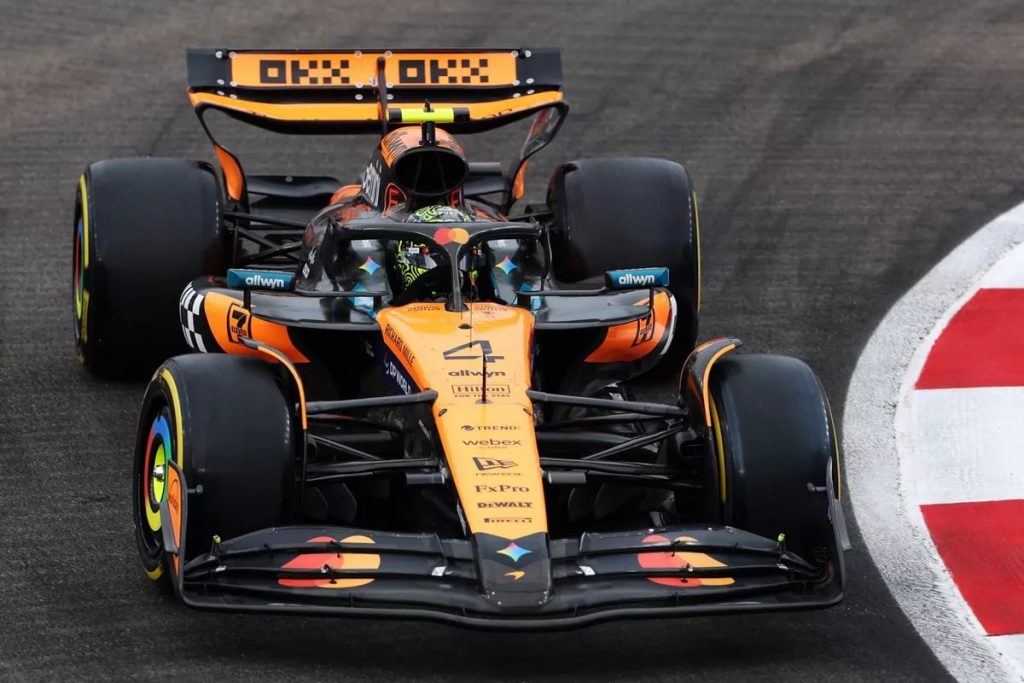 Formuła 1: Russell wygrał w Singapurze, Alonso krytykuje zespół