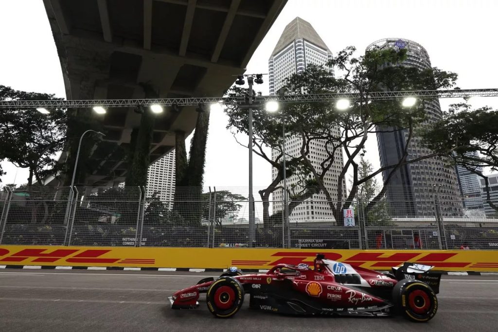 Formuła 1: Russell wygrał w Singapurze, Alonso krytykuje zespół