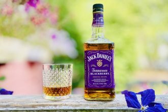 Koktajle z Jack Daniel's Blackberry: nowe przepisy